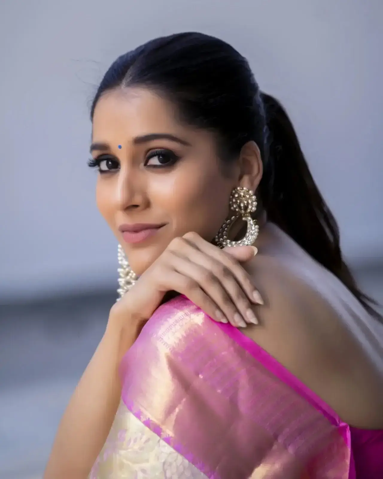 INDIAN TV ACTRESS RASHMI GAUTAM IN YELLOW PATTU SAREE 2